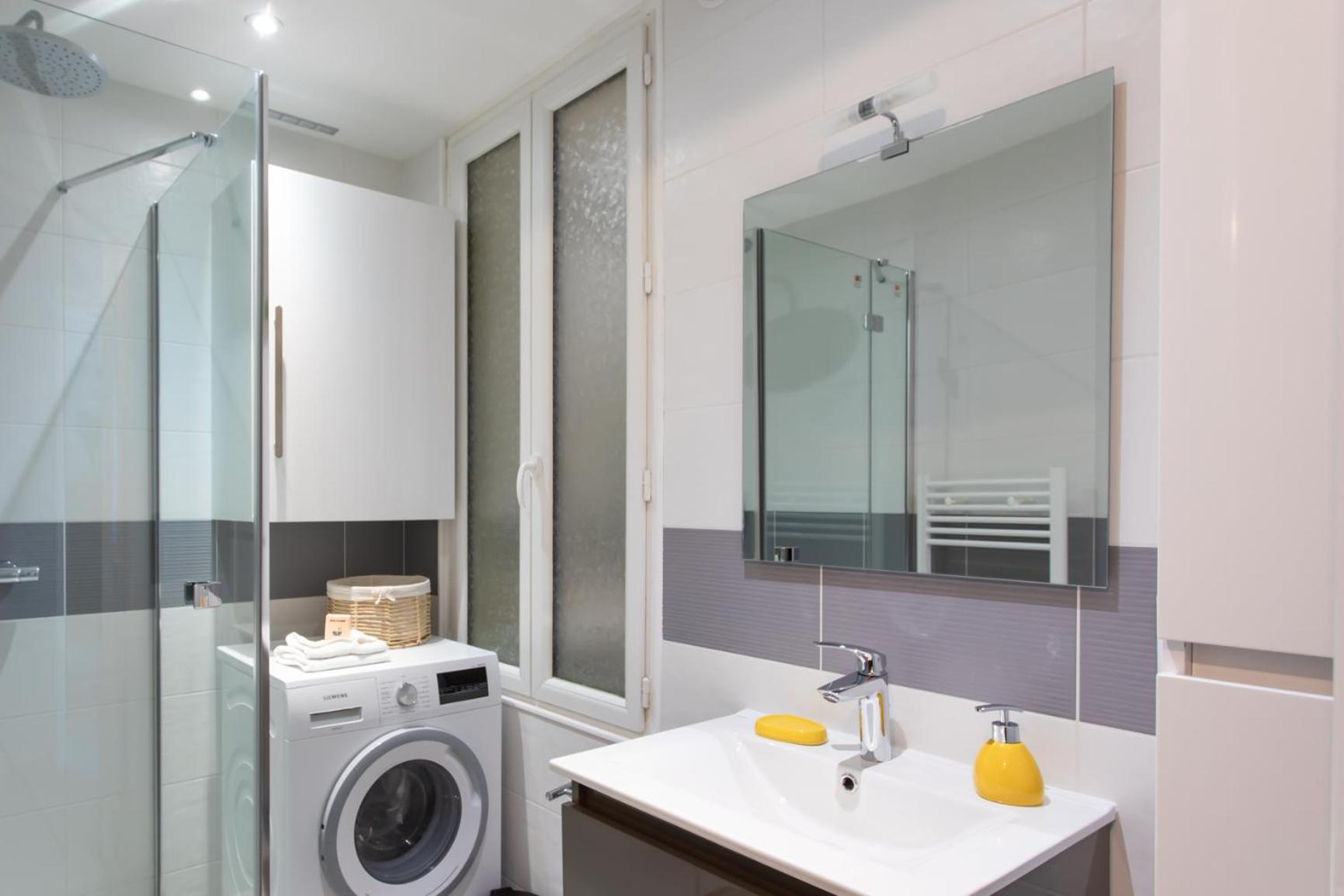 L12 Port Window 1bedroom Wifi 5mins & Nice's Cap * Nizza
