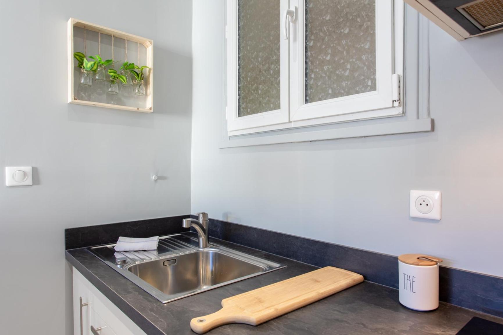 L12 Port Window 1bedroom Wifi 5mins & Nice's Cap Apartment Nizza